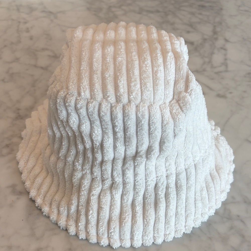 American Eagle Outfitters Quilted Cream Bucket Hat Women’s Reversible NWT
